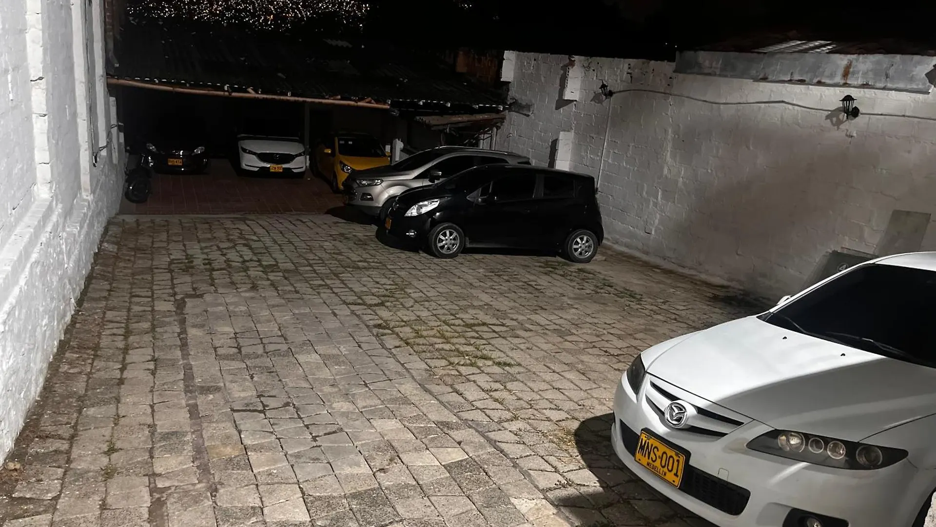 Aparta Suite Torre De Prado 403 Medellin Apartment